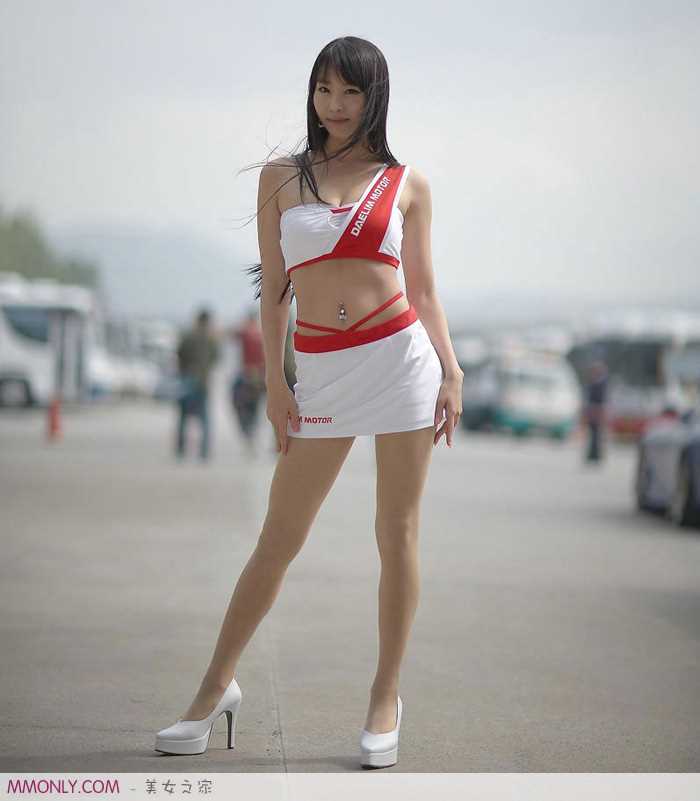 最新韩国车模徐有珍短裙诱人高清图集