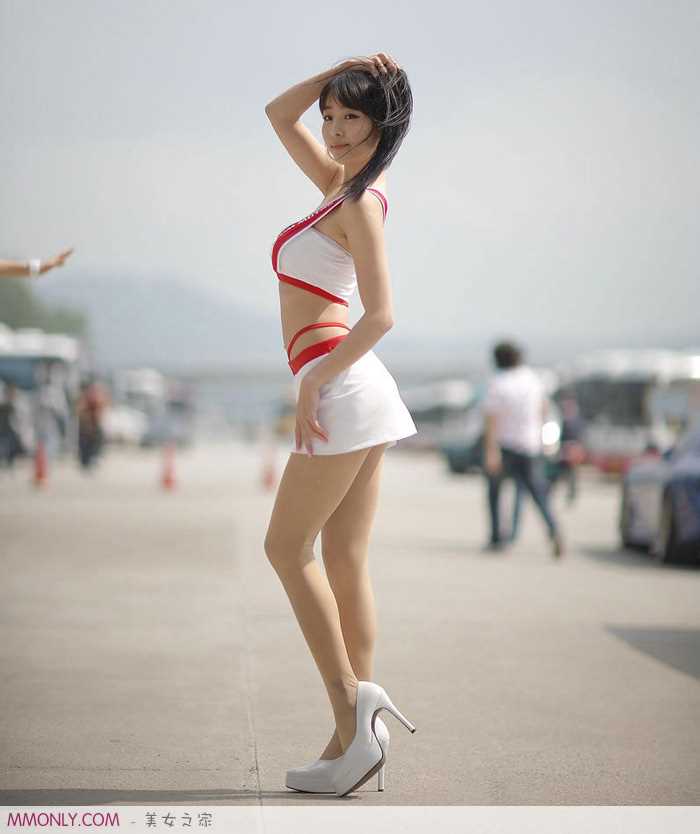 最新韩国车模徐有珍短裙诱人高清图集