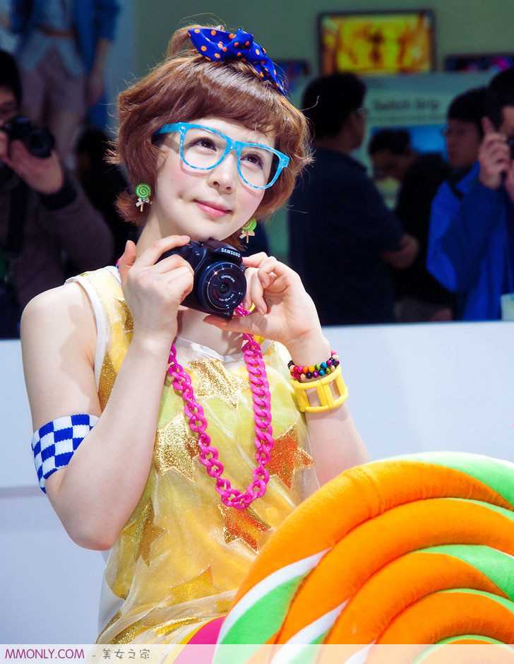 最新韩国车模韩敏智短裙可爱迷人壁纸