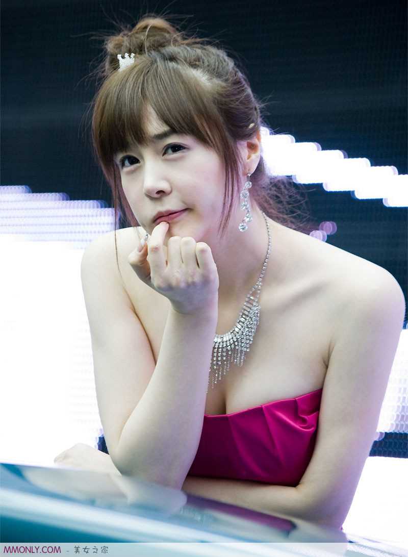 最新韩国车模韩敏智短裙可爱迷人壁纸