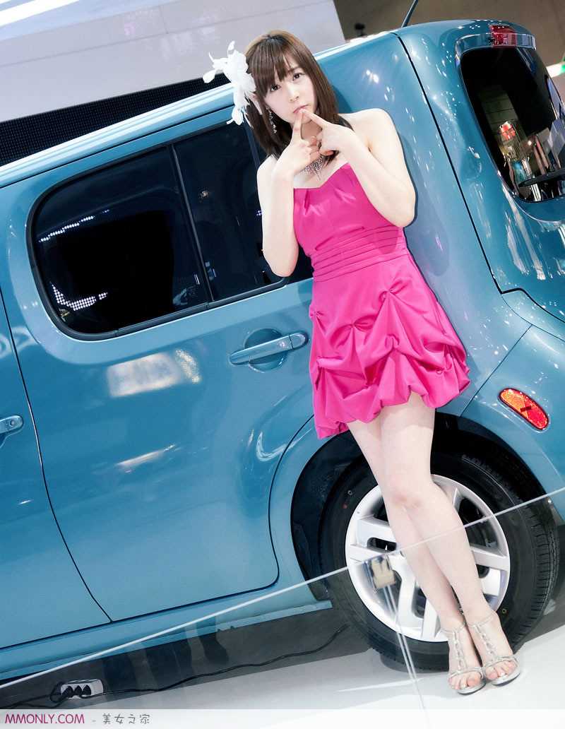 最新韩国车模韩敏智短裙可爱迷人壁纸