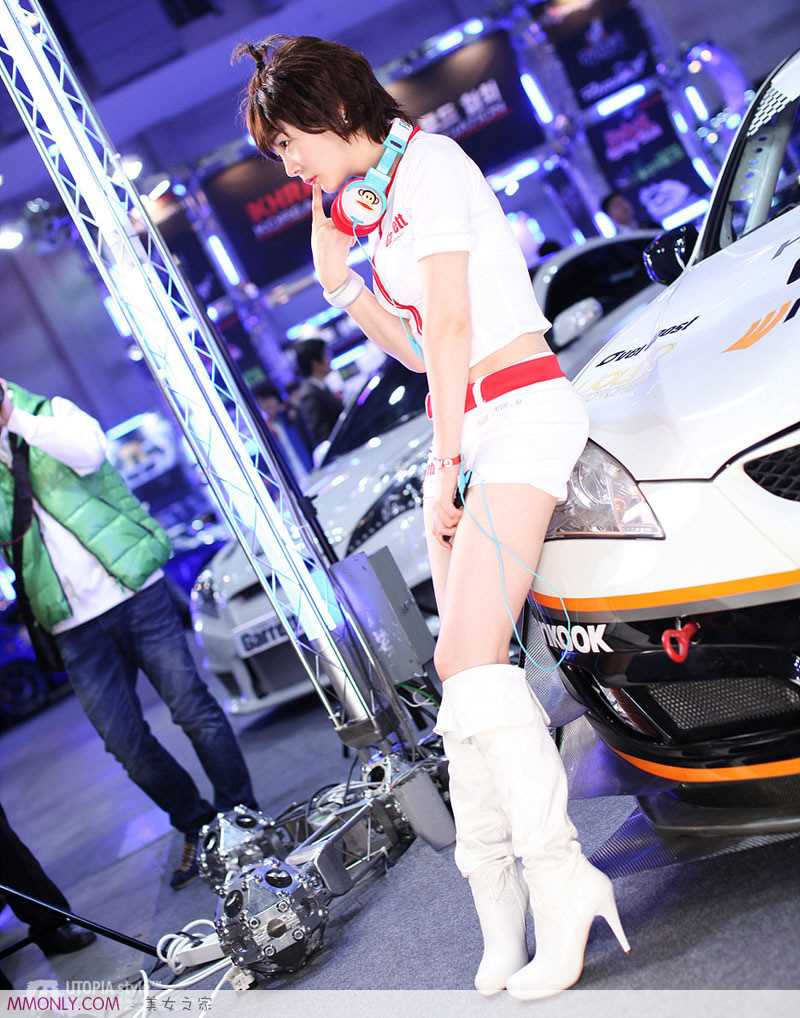 最新韩国车模韩敏智短裙可爱迷人壁纸