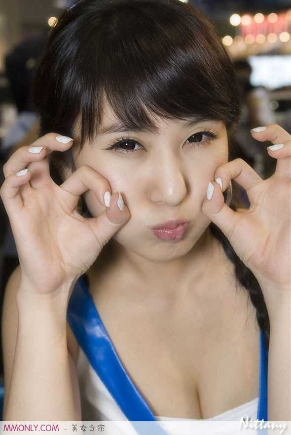 最新韩国车模李贤贞车展高清壁纸