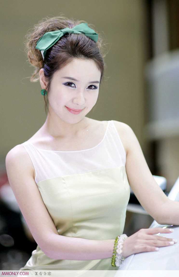 最新韩国车模李贤贞车展高清壁纸