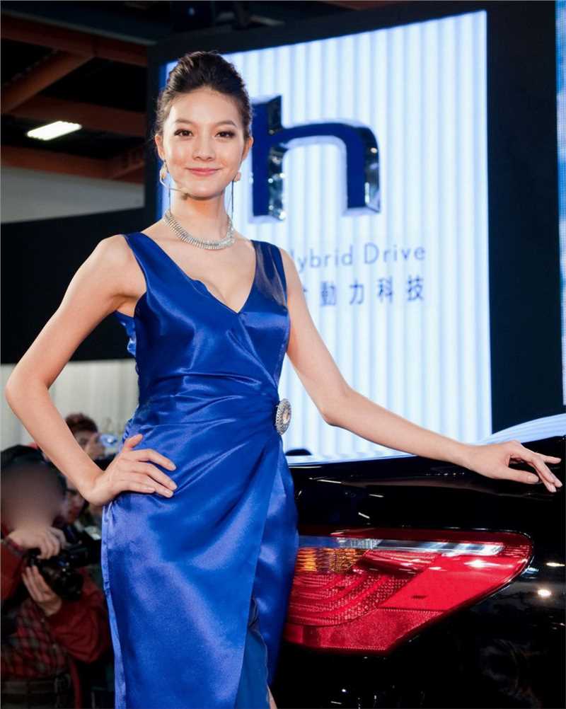 特别专辑深V长裙车模吴亚馨性感迷人图片