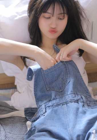 最全长腿性感车模潘宇涵迷人翘臀相册