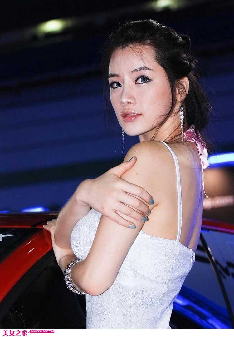 精选韩国美女车模柳智惠可爱图册