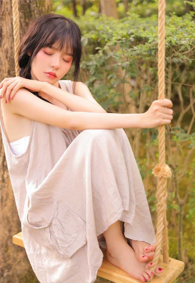 特别专辑甜美女孩小雪又嫩又紧的娇躯青涩撩人美女图图片