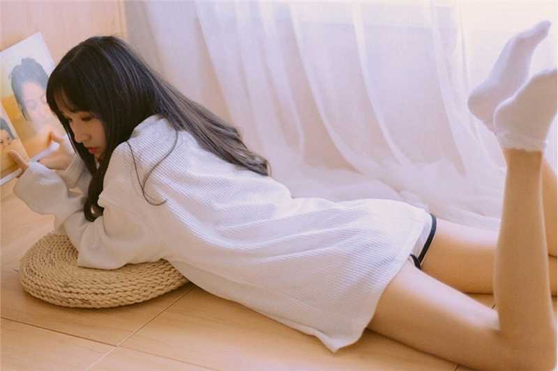 最新90后少女真空无内惹火惊艳甜美女孩壁纸