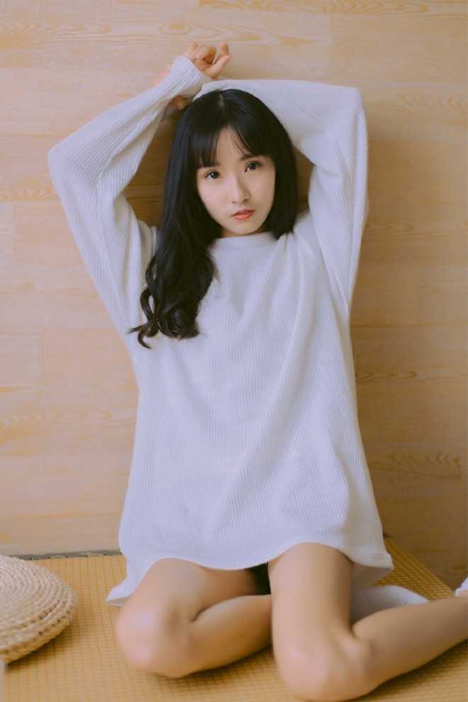 最新90后少女真空无内惹火惊艳甜美女孩壁纸