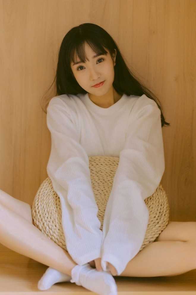 最新90后少女真空无内惹火惊艳甜美女孩壁纸