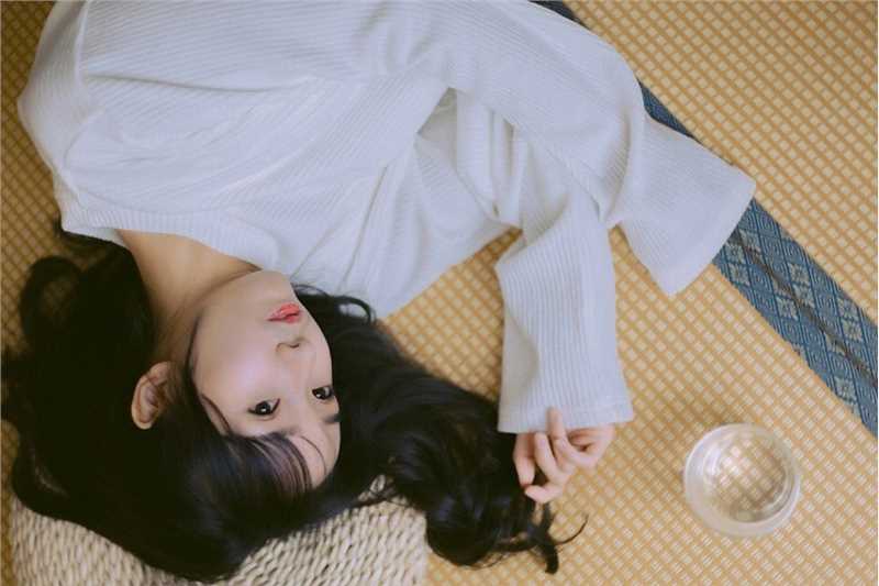 最新90后少女真空无内惹火惊艳甜美女孩壁纸