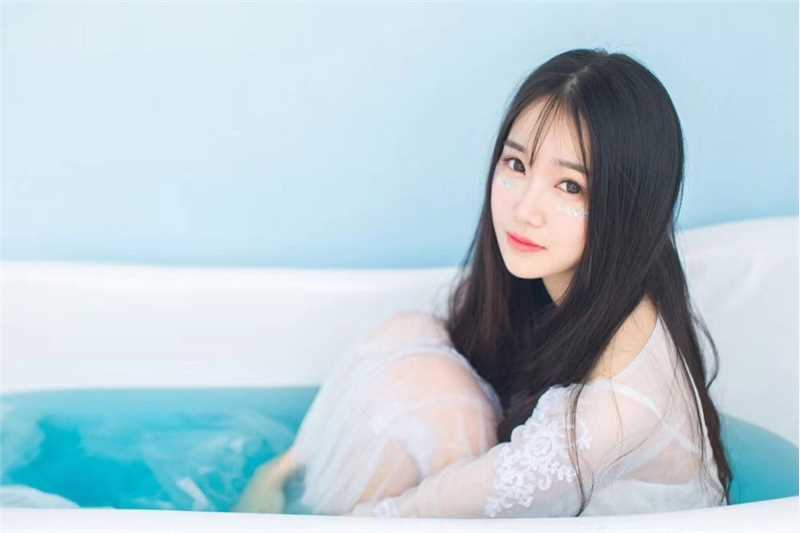 特别专辑美女洗澡妖娆甜美女孩图片