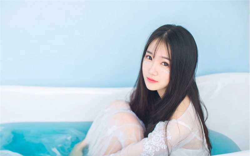 特别专辑美女洗澡妖娆甜美女孩图片