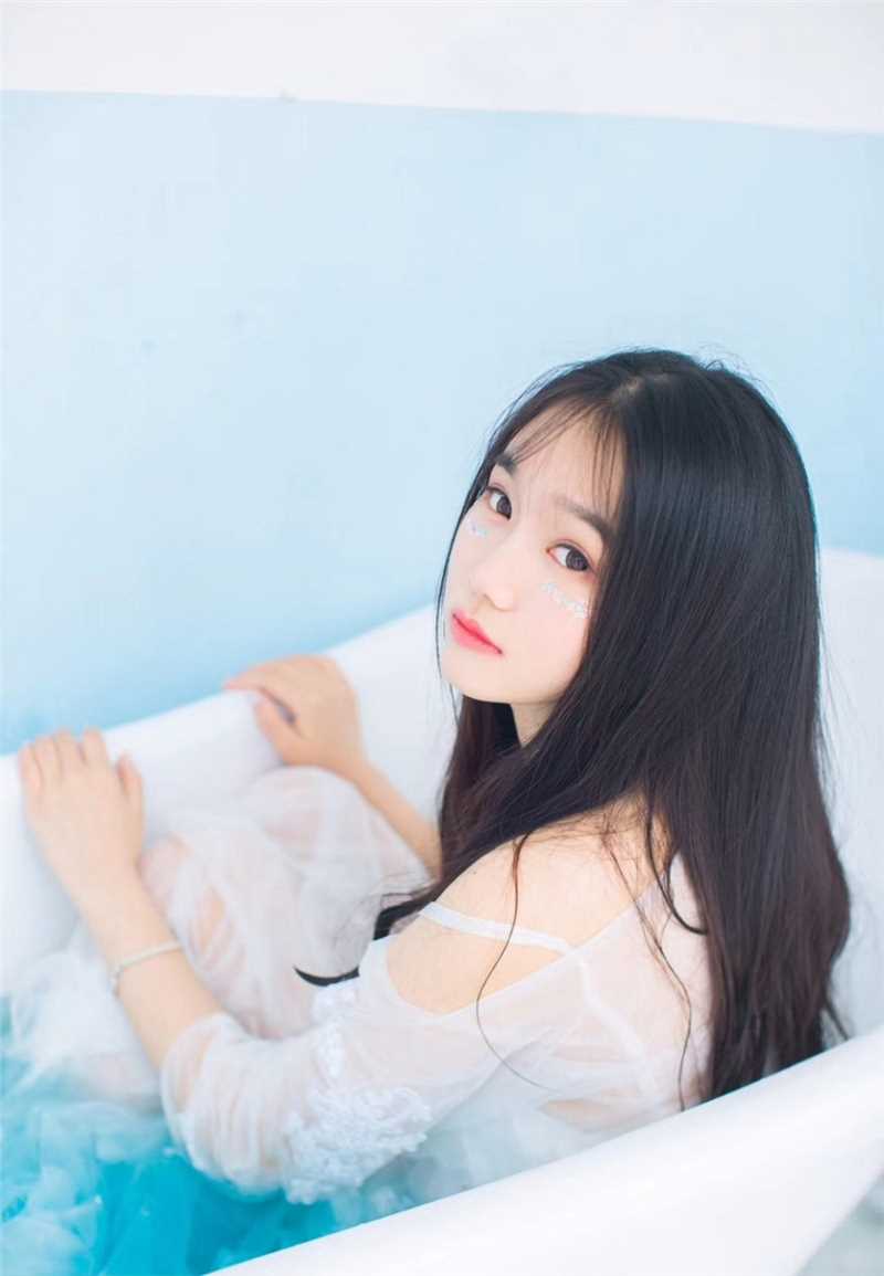 特别专辑美女洗澡妖娆甜美女孩图片