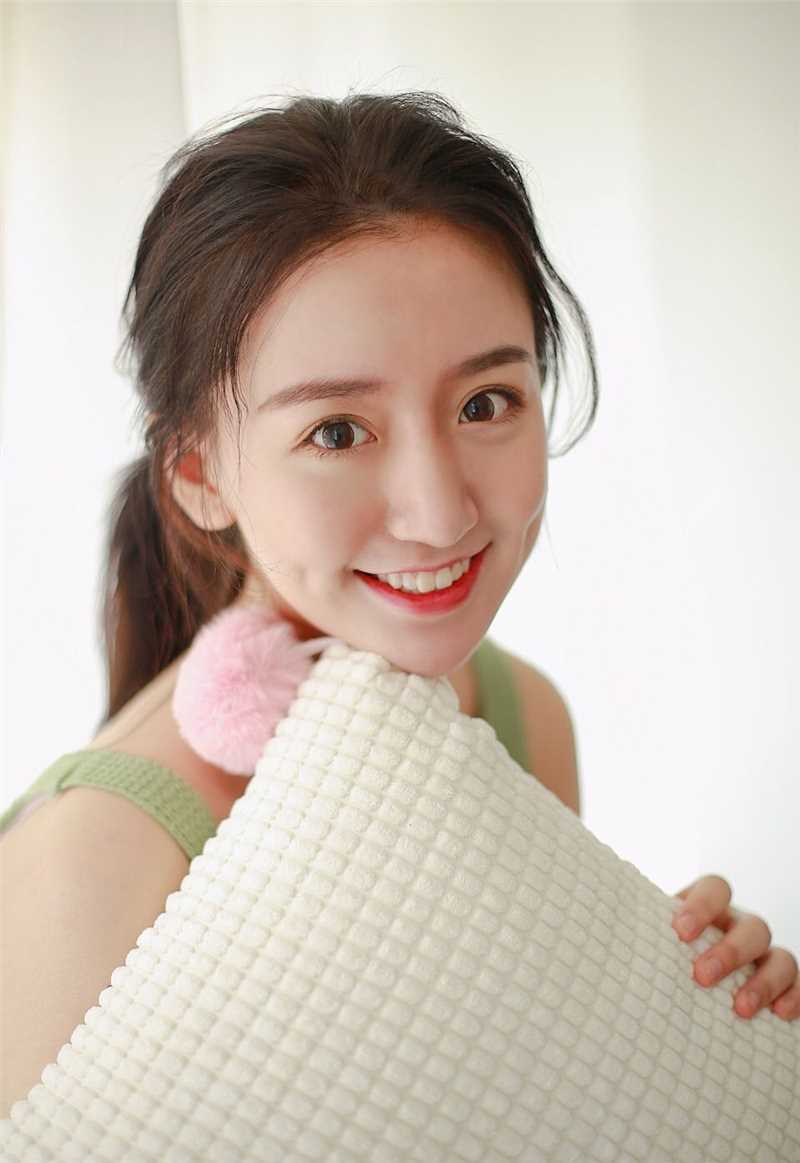 优质甜美女孩素人少女私房迷人笑容清纯图片