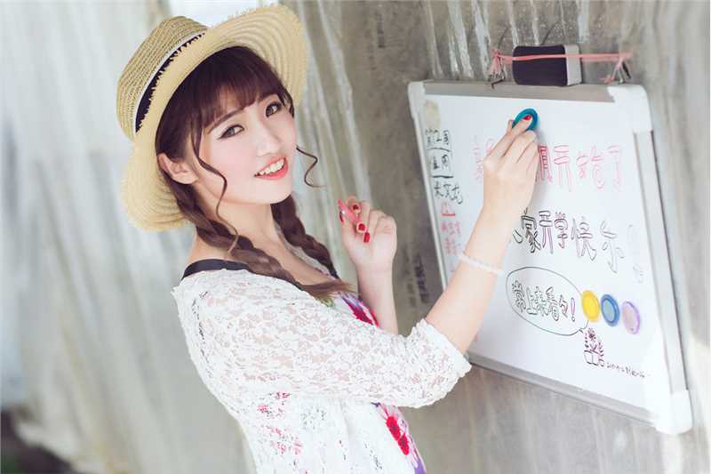 最新唯美小清新女生迷人外拍展甜美笑容图集