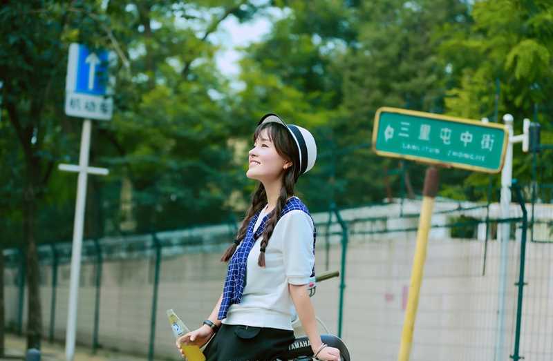 最新甜美女孩户外小清新写照壁纸