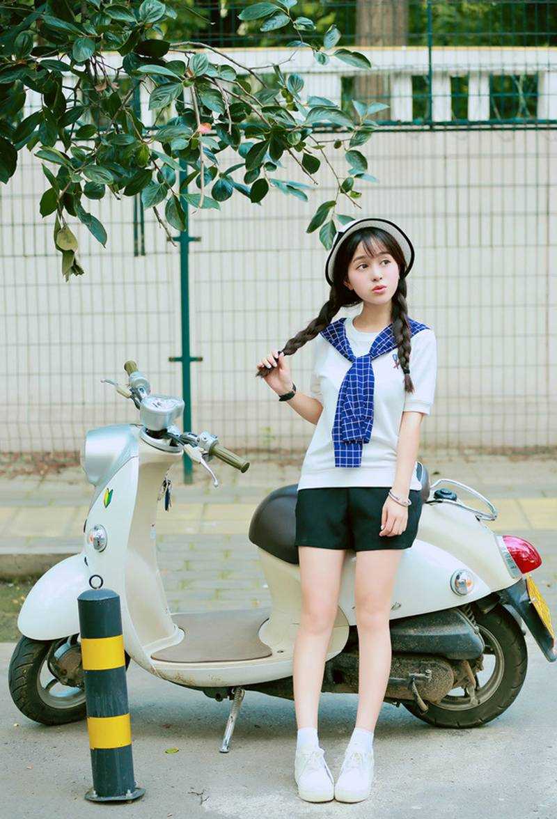 最新甜美女孩户外小清新写照壁纸