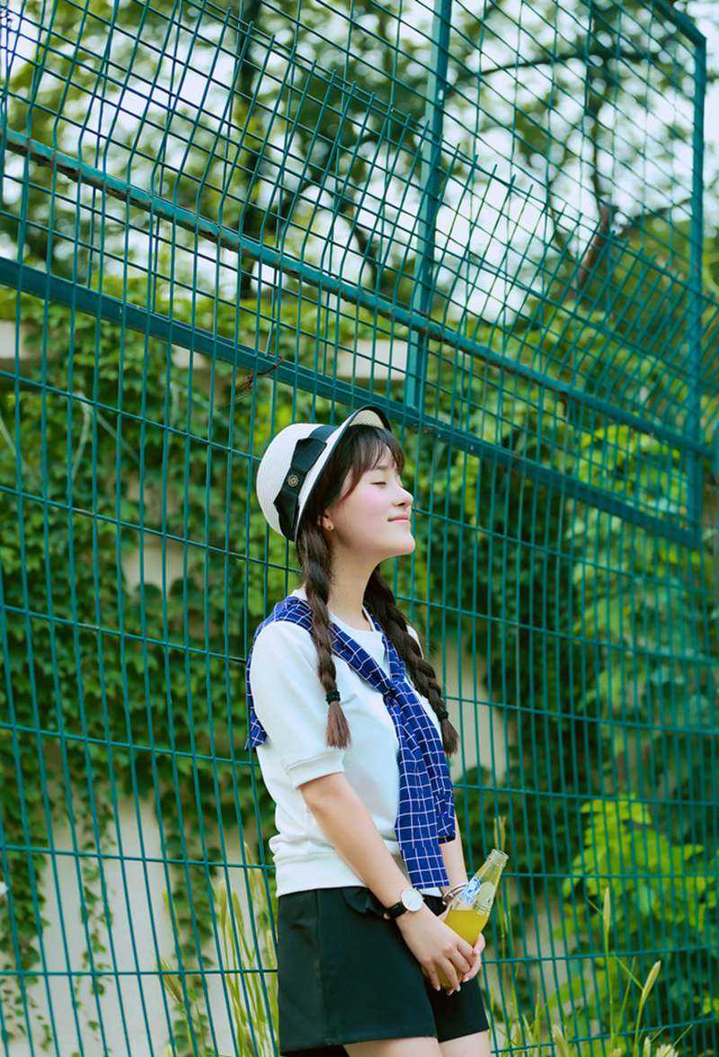 最新甜美女孩户外小清新写照壁纸