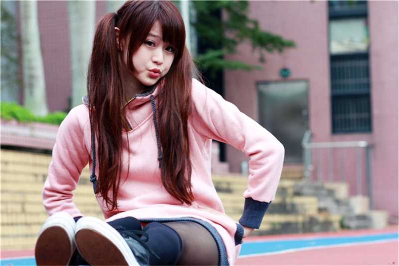 台湾萌妹子渔瑄校园甜美外拍