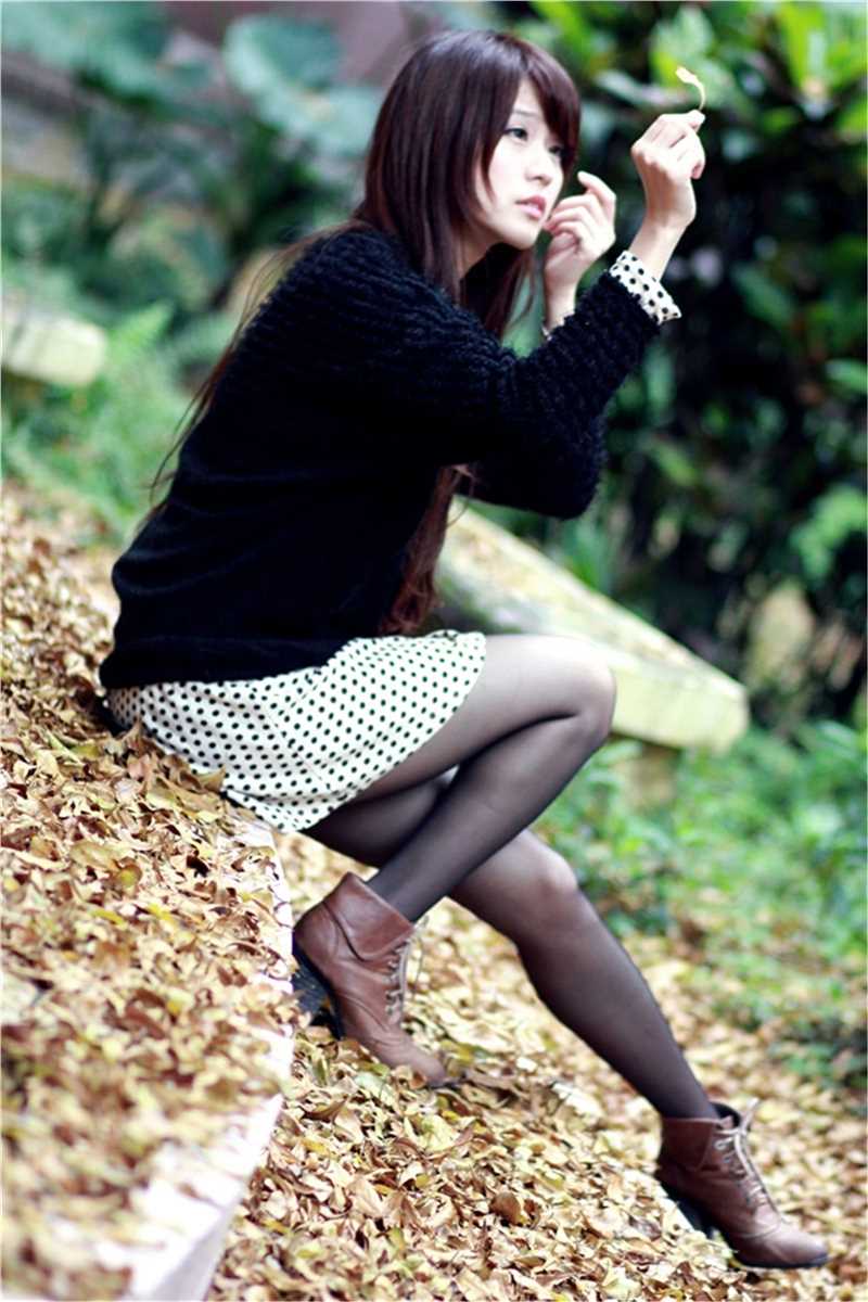 台湾萌妹子渔瑄校园甜美外拍