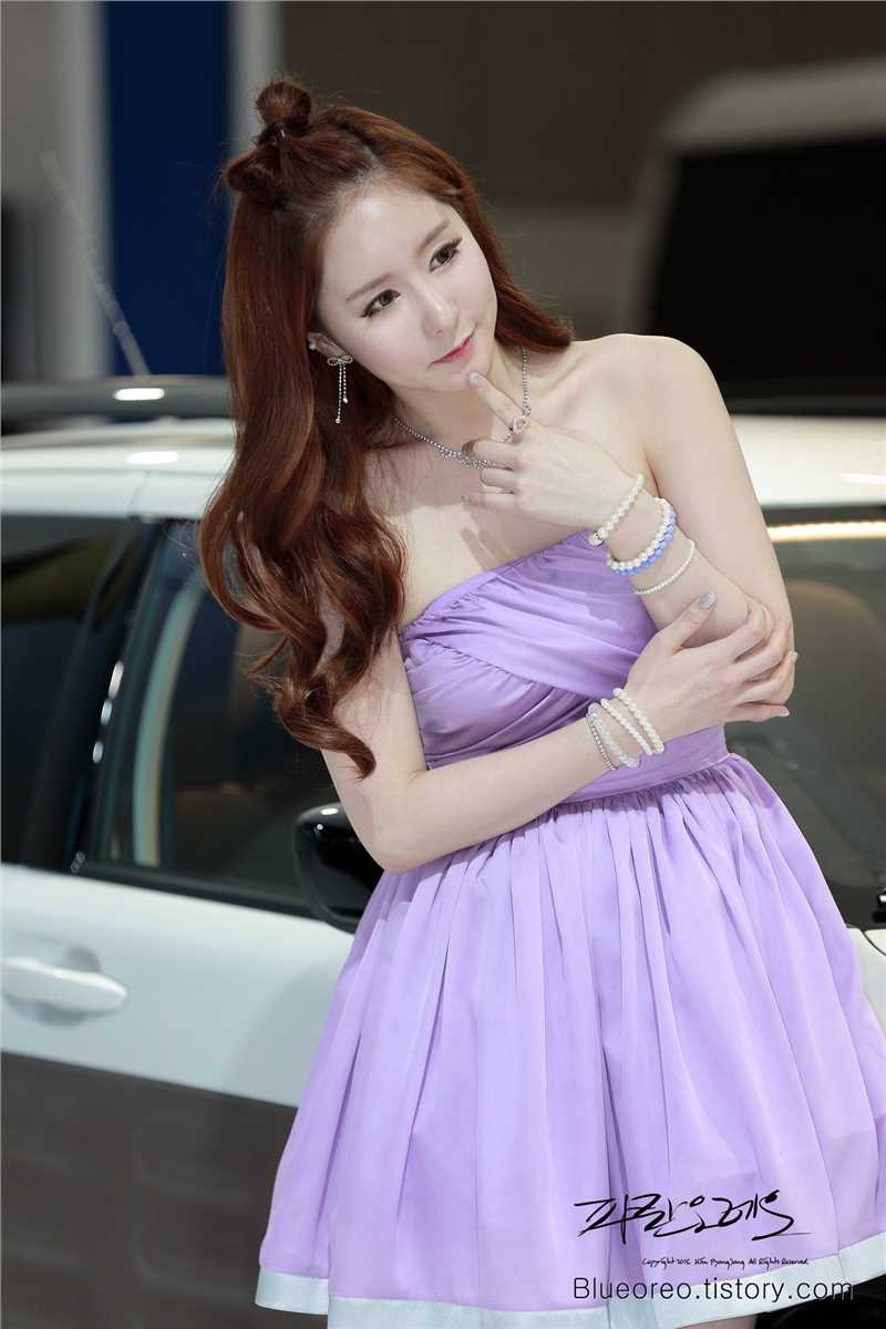 精选韩国甜美女孩Kim,Ye,Ha迷人短裙外拍图册