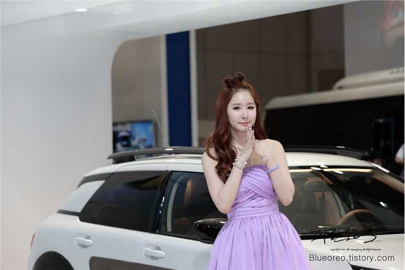 精选韩国甜美女孩Kim,Ye,Ha迷人短裙外拍图册