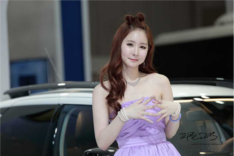 精选韩国甜美女孩Kim,Ye,Ha迷人短裙外拍图册