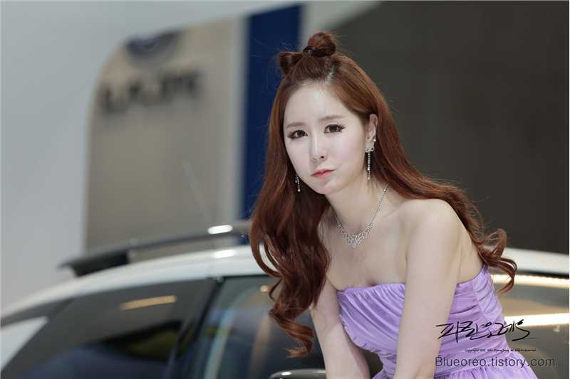 精选韩国甜美女孩Kim,Ye,Ha迷人短裙外拍图册