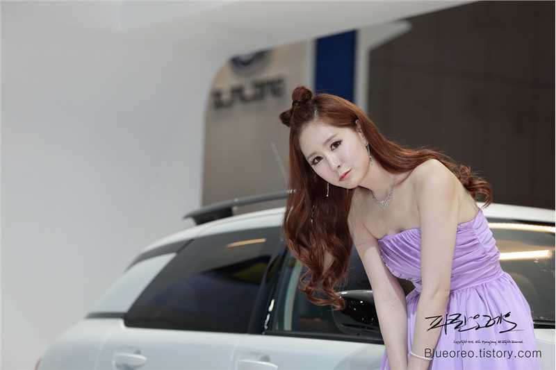 精选韩国甜美女孩Kim,Ye,Ha迷人短裙外拍图册