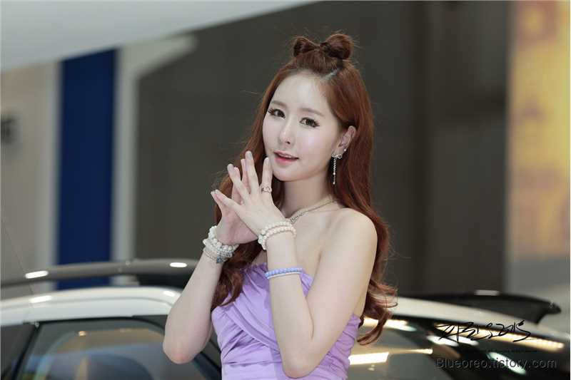 精选韩国甜美女孩Kim,Ye,Ha迷人短裙外拍图册