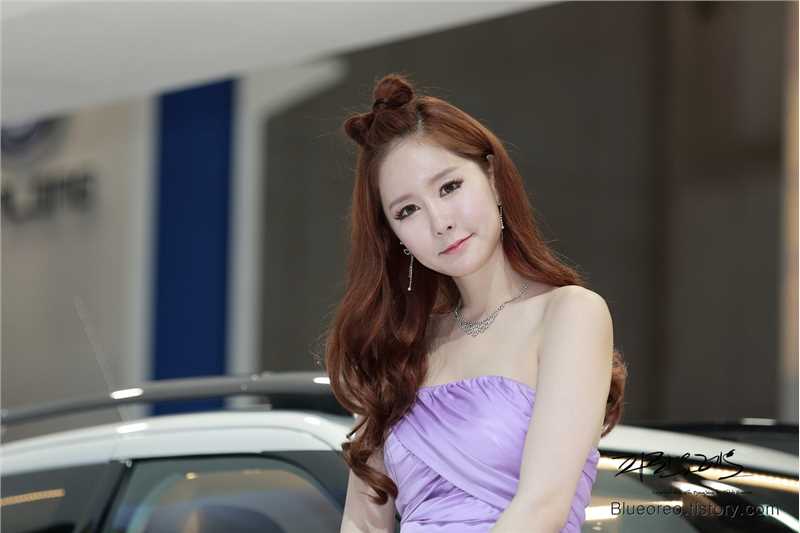 精选韩国甜美女孩Kim,Ye,Ha迷人短裙外拍图册