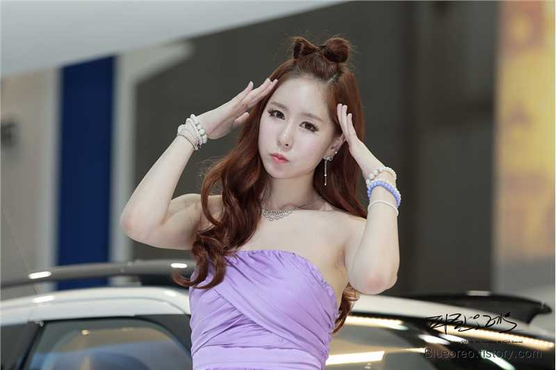 精选韩国甜美女孩Kim,Ye,Ha迷人短裙外拍图册