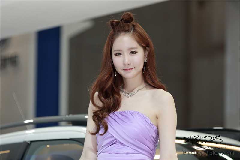 精选韩国甜美女孩Kim,Ye,Ha迷人短裙外拍图册