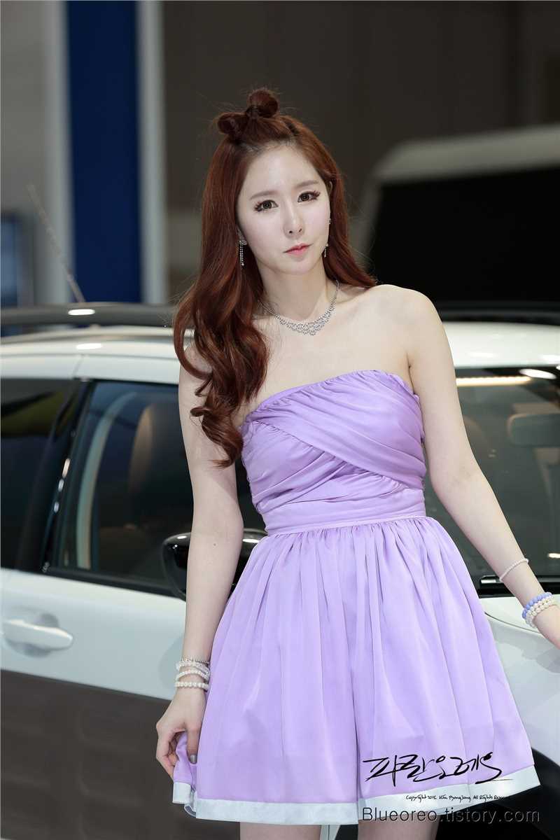 精选韩国甜美女孩Kim,Ye,Ha迷人短裙外拍图册