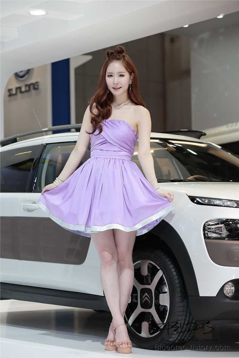 精选韩国甜美女孩Kim,Ye,Ha迷人短裙外拍图册