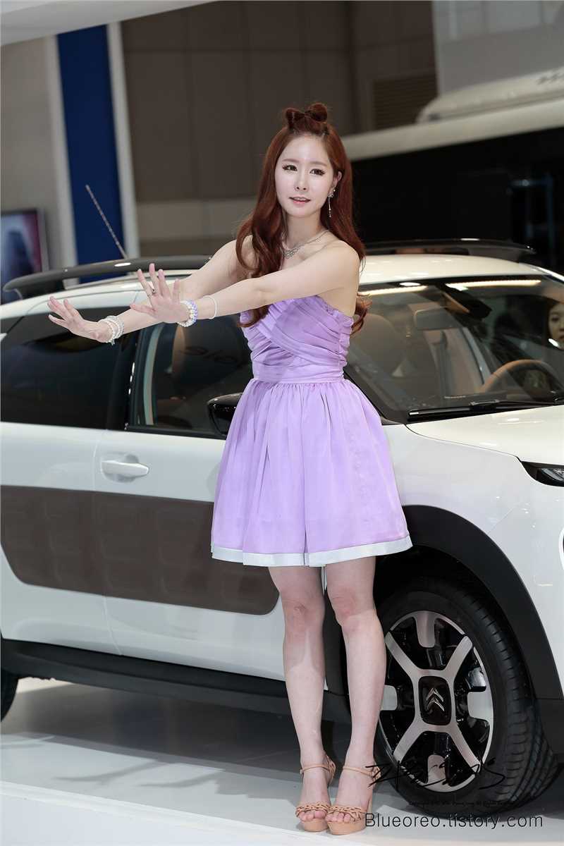 精选韩国甜美女孩Kim,Ye,Ha迷人短裙外拍图册