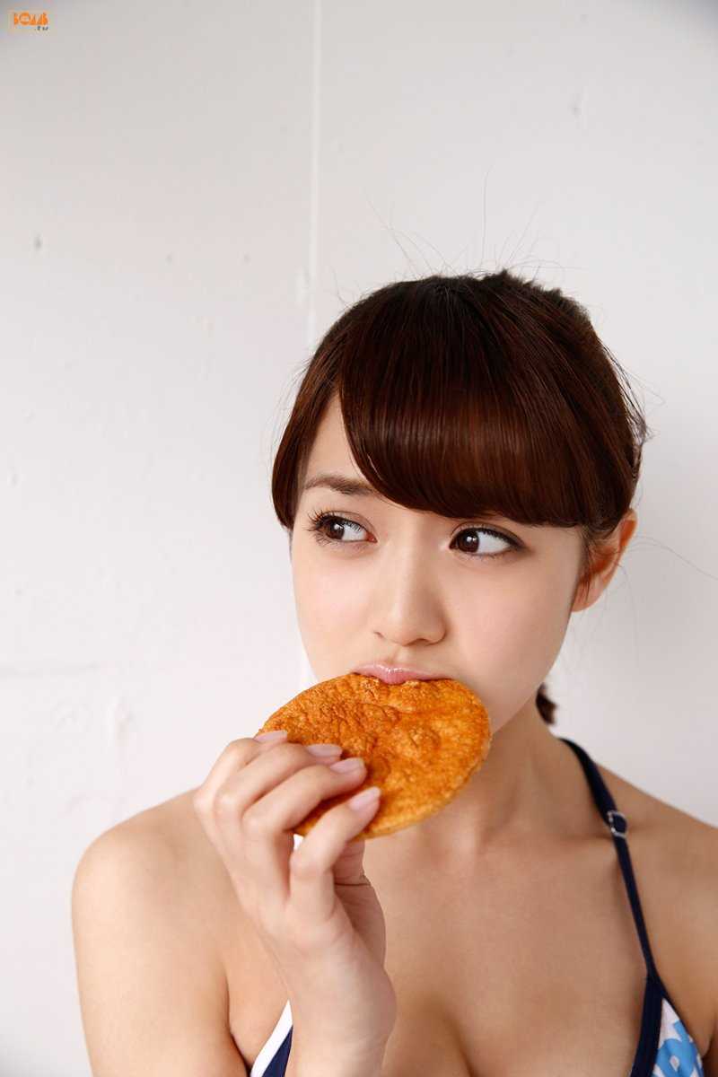 最新甜美女孩奥仲麻琴性感美胸私房照图集