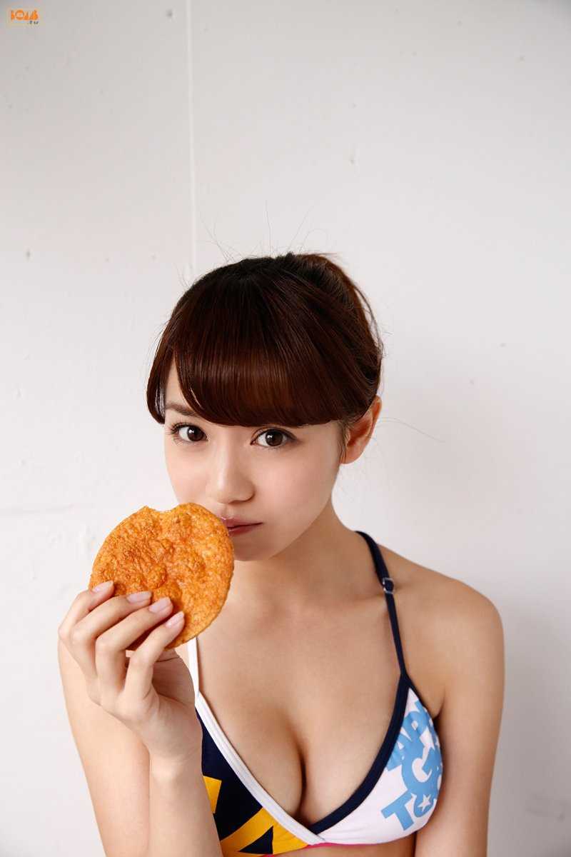 最新甜美女孩奥仲麻琴性感美胸私房照图集