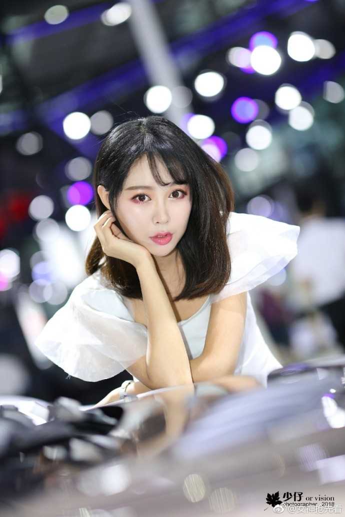 特别专辑丰韵嫩模美女姜迪展台迷人气质宅男女神写真图片
