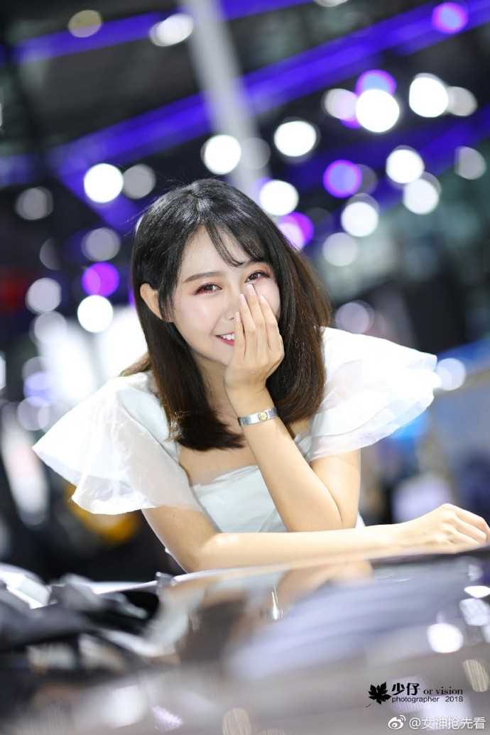 特别专辑丰韵嫩模美女姜迪展台迷人气质宅男女神写真图片