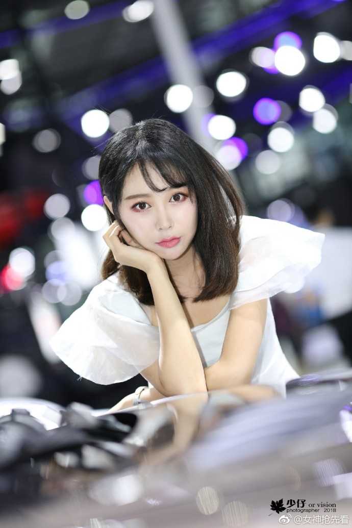特别专辑丰韵嫩模美女姜迪展台迷人气质宅男女神写真图片
