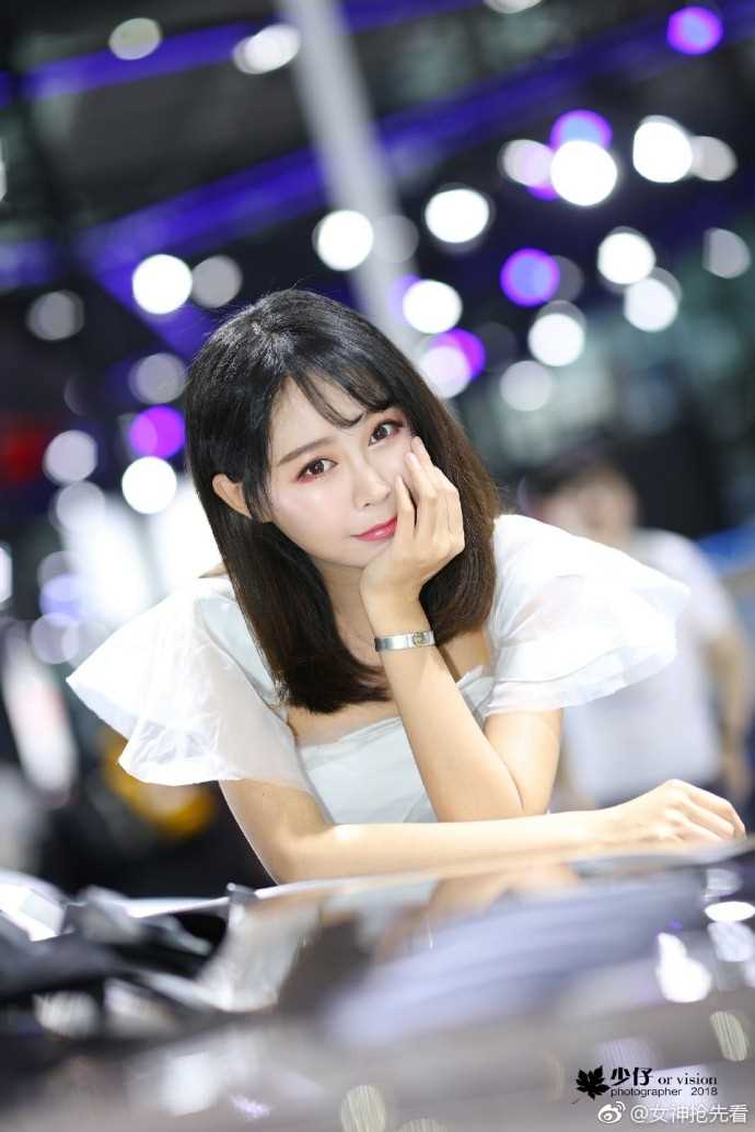 特别专辑丰韵嫩模美女姜迪展台迷人气质宅男女神写真图片