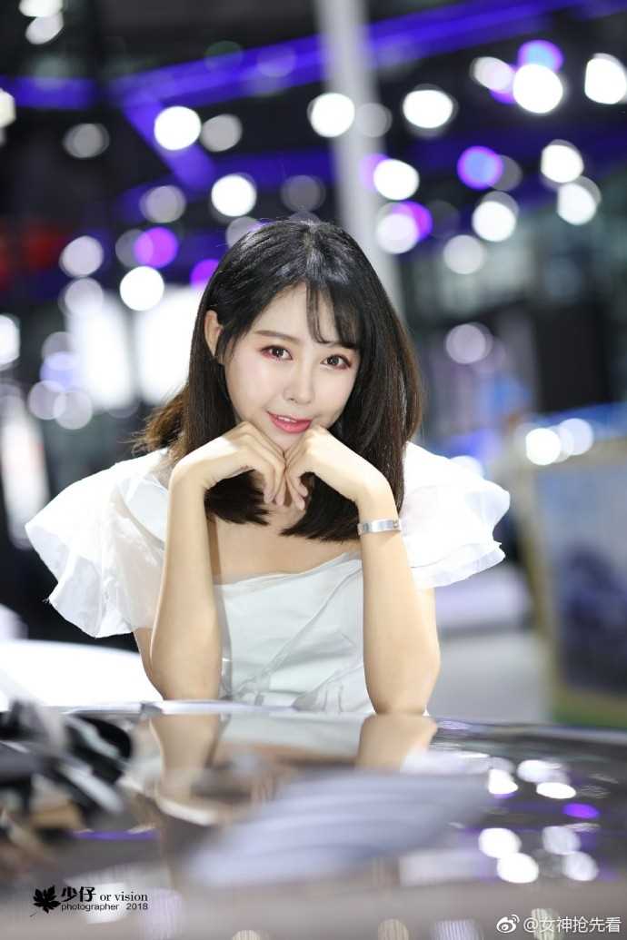 特别专辑丰韵嫩模美女姜迪展台迷人气质宅男女神写真图片