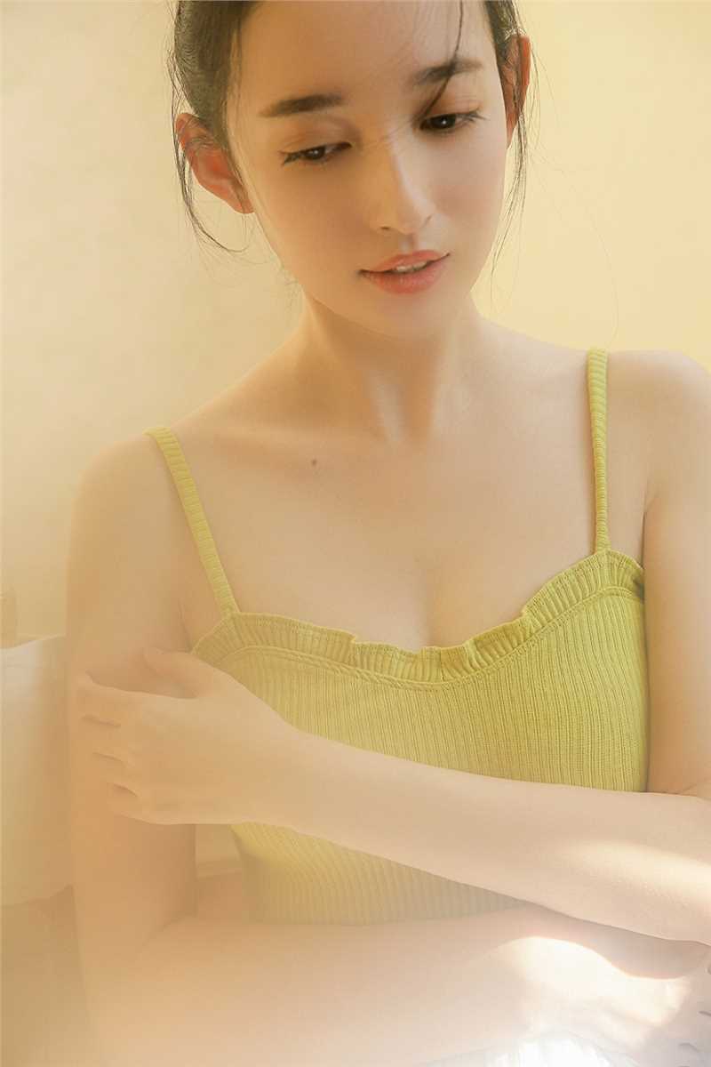 最新宅男女神私房酥胸长裙小清新少女图集