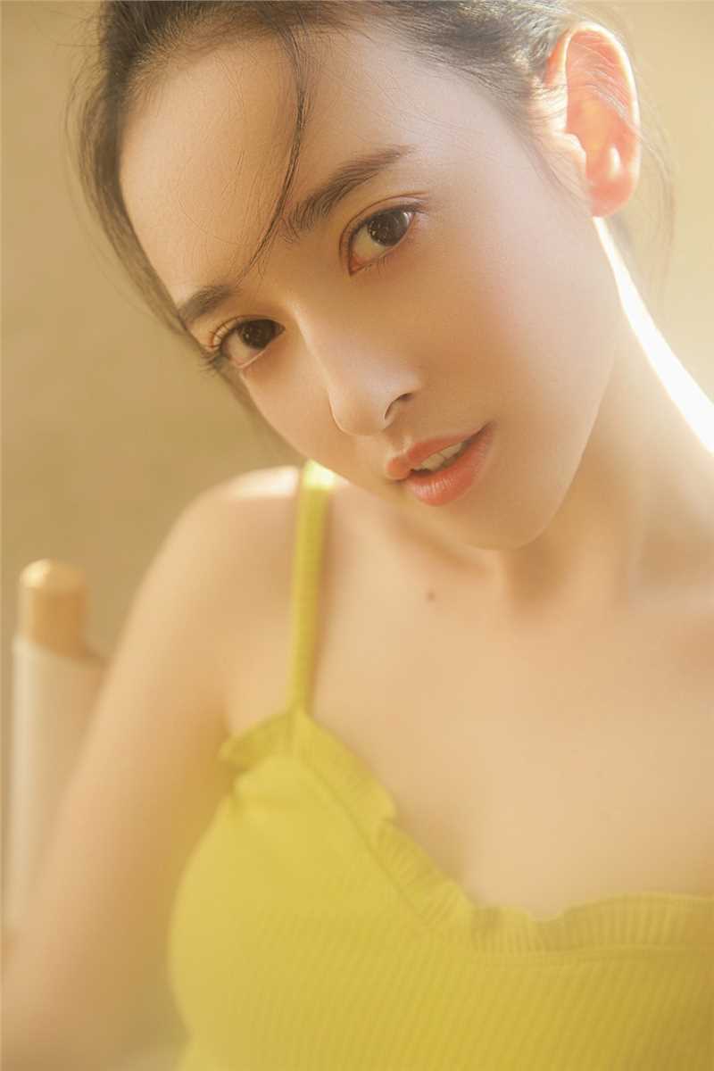 最新宅男女神私房酥胸长裙小清新少女图集