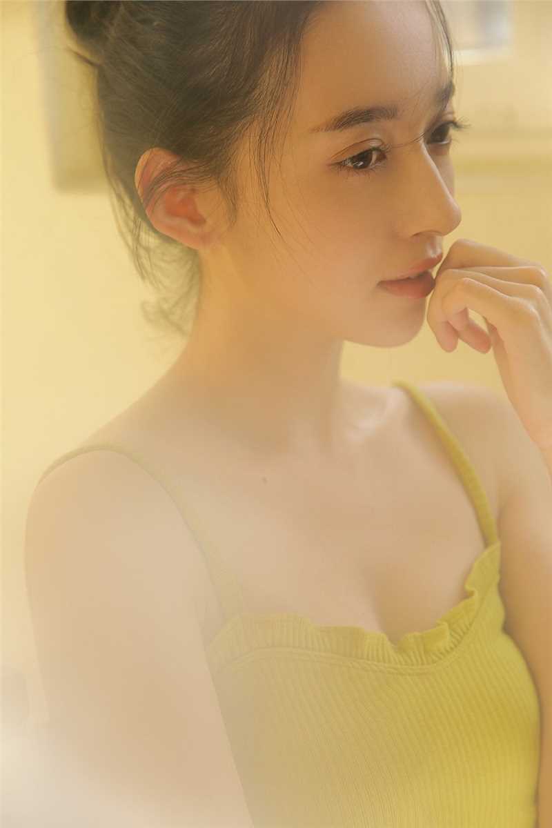 最新宅男女神私房酥胸长裙小清新少女图集