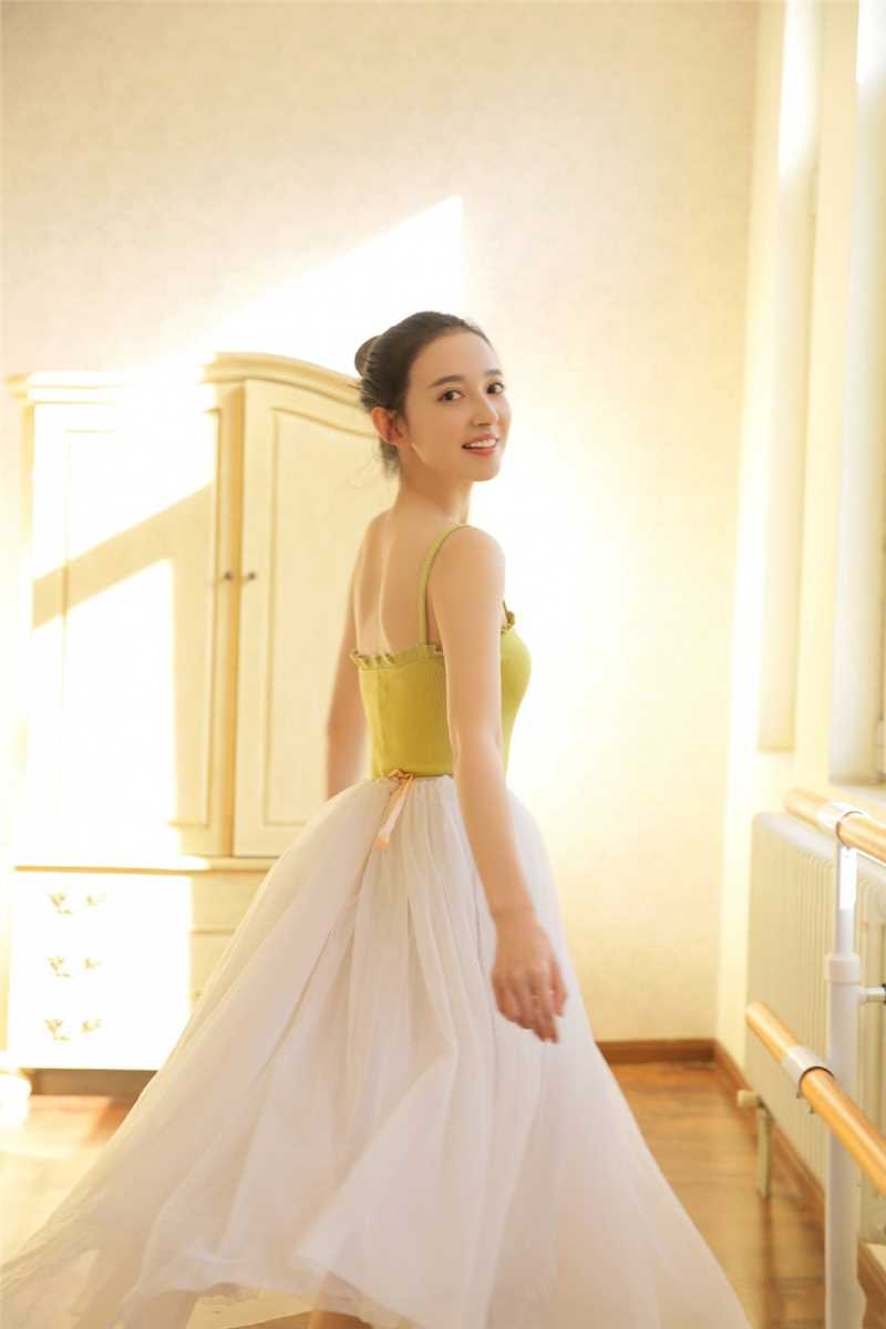 最新宅男女神私房酥胸长裙小清新少女图集