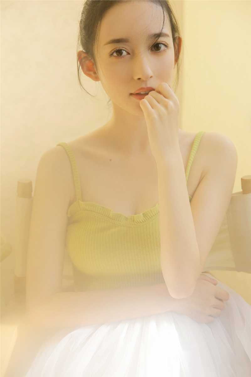 最新宅男女神私房酥胸长裙小清新少女图集